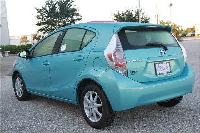 Toyota Prius c 2013 photo 4