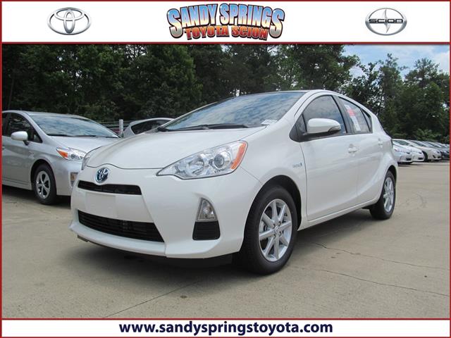 Toyota Prius c 2013 photo 2