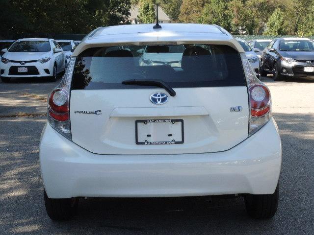 Toyota Prius c 2013 photo 3