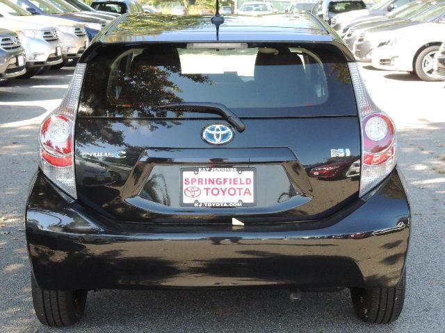 Toyota Prius c 2013 photo 0
