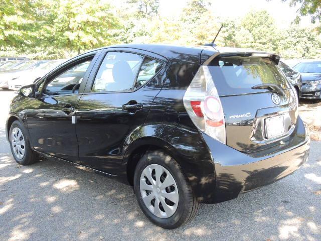 Toyota Prius c 2013 photo 1