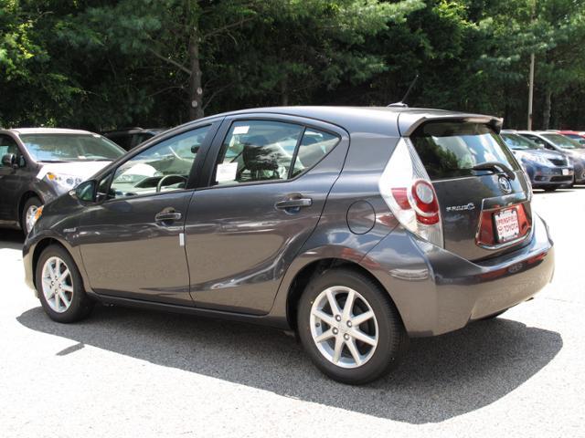 Toyota Prius c 2013 photo 3