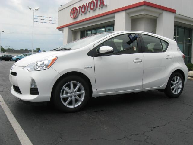 Toyota Prius c 2013 photo 1