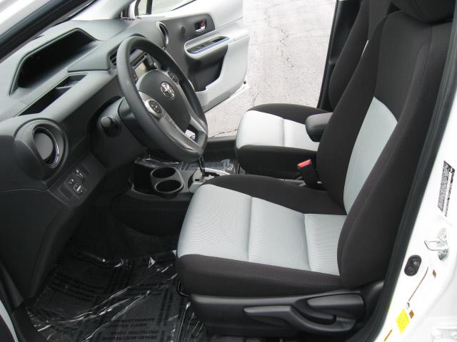 Toyota Prius c 2013 photo 4