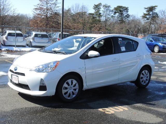 Toyota Prius c 2013 photo 2