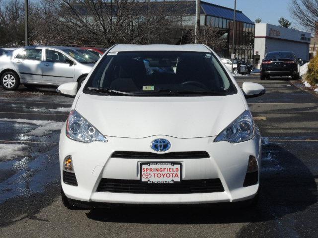 Toyota Prius c 2013 photo 3