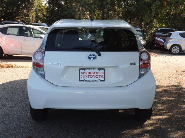 Toyota Prius c 2013 photo 1