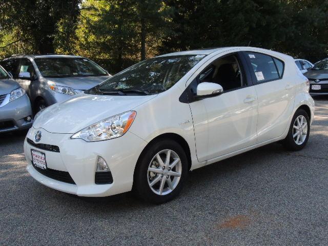 Toyota Prius c 2013 photo 2