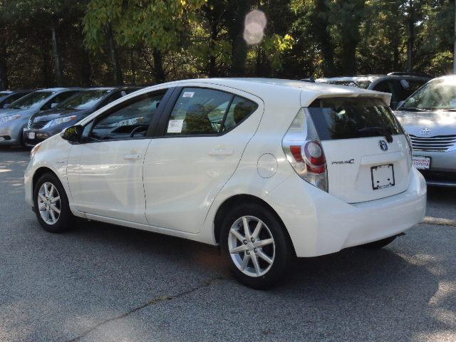 Toyota Prius c 2013 photo 4