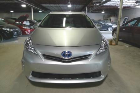 Toyota Prius v 2012 photo 3
