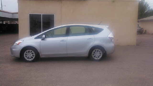 Toyota Prius v 2012 photo 4