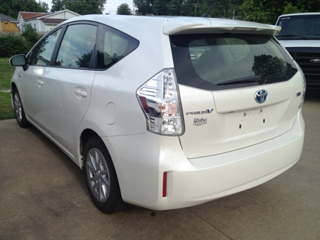 Toyota Prius v Base 3000 DOWN WE Finance Hatchback