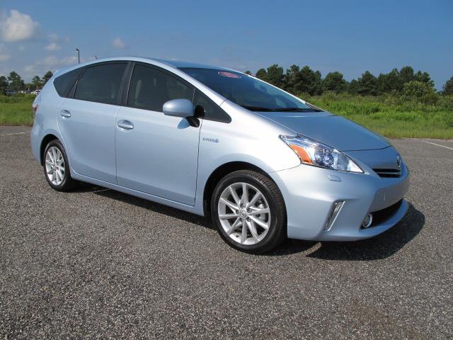 Toyota Prius v 2012 photo 1