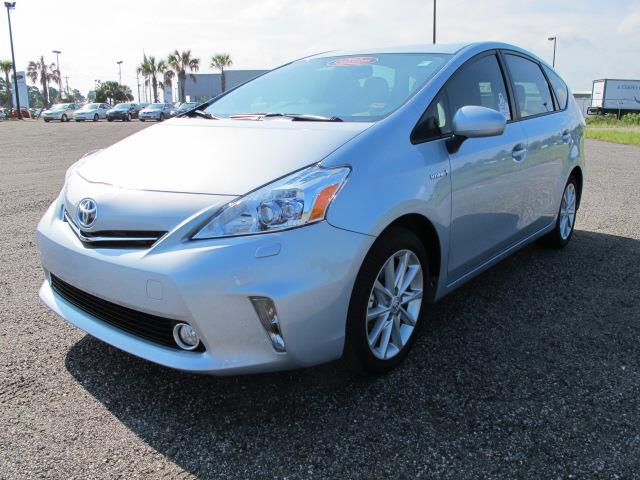 Toyota Prius v 2012 photo 4