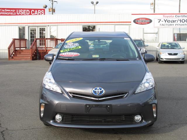 Toyota Prius v 2012 photo 3