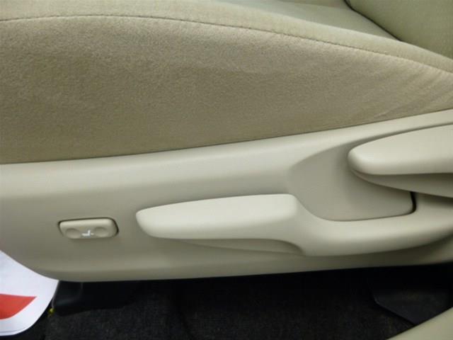 Toyota Prius v 2012 photo 10