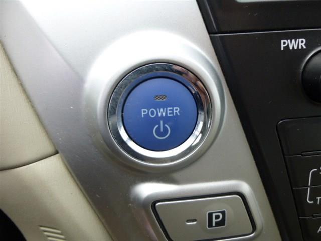 Toyota Prius v 2012 photo 11