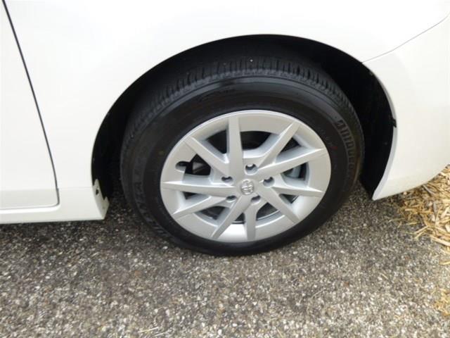 Toyota Prius v 2012 photo 18