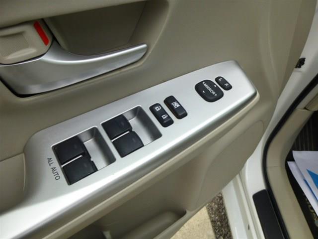 Toyota Prius v 2012 photo 5