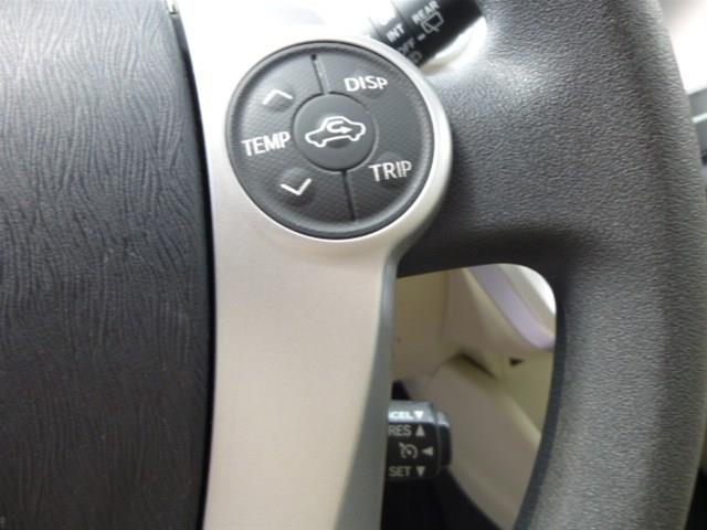 Toyota Prius v 2012 photo 6