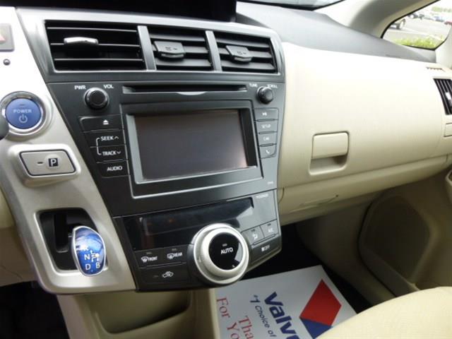 Toyota Prius v 2012 photo 9