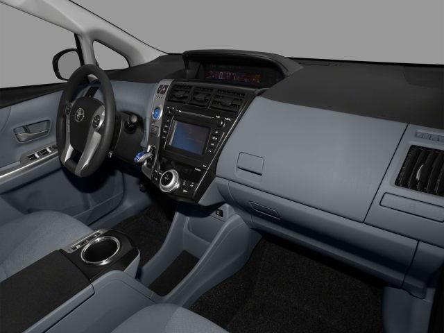 Toyota Prius v 2012 photo 2