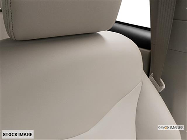 Toyota Prius v 2013 photo 5