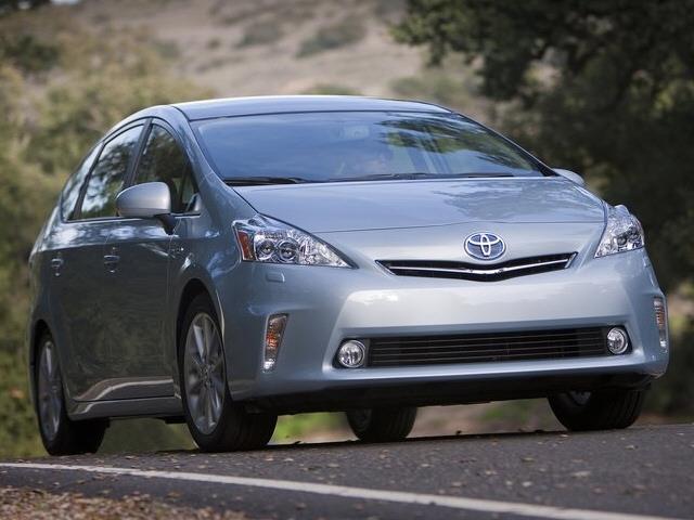 Toyota Prius v 2013 photo 4