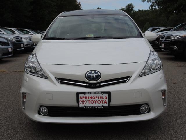 Toyota Prius v 2014 photo 3