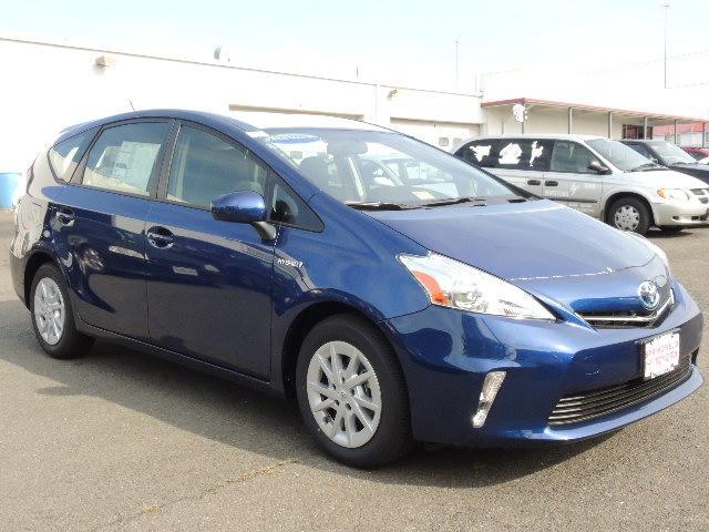 Toyota Prius v 2014 photo 4