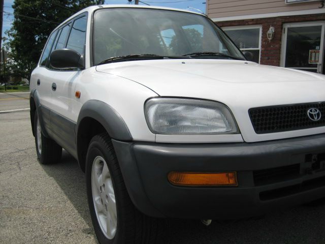 Toyota RAV4 1997 photo 3