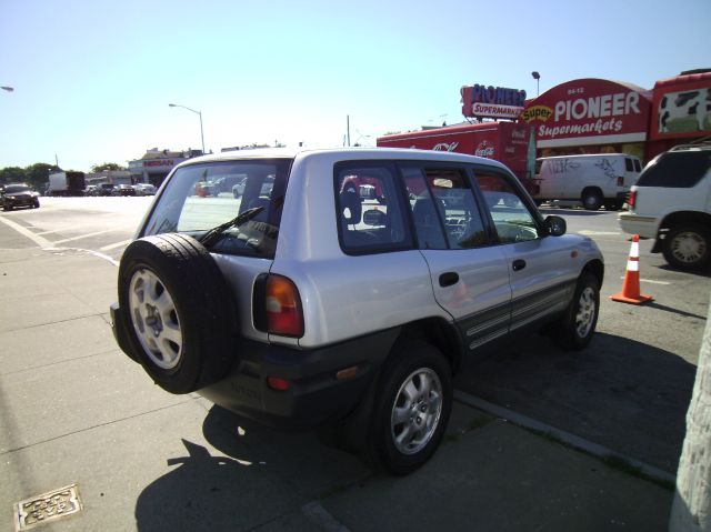 Toyota RAV4 1997 photo 3