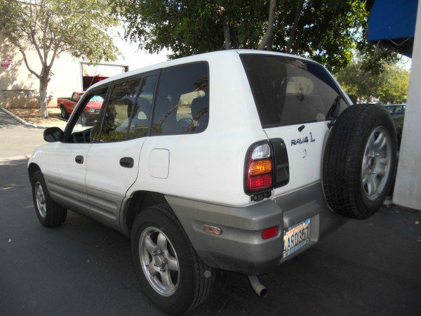 Toyota RAV4 1998 photo 3
