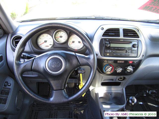 Toyota RAV4 2003 photo 2