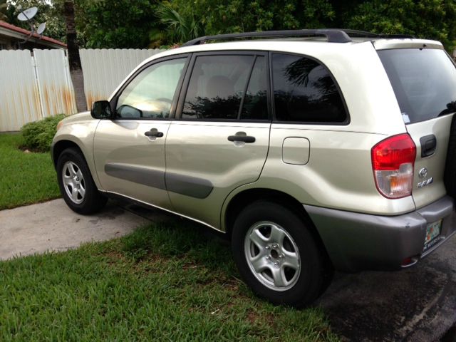 Toyota RAV4 2003 photo 2
