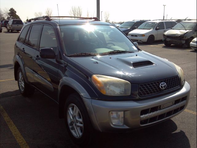 Toyota RAV4 2003 photo 2
