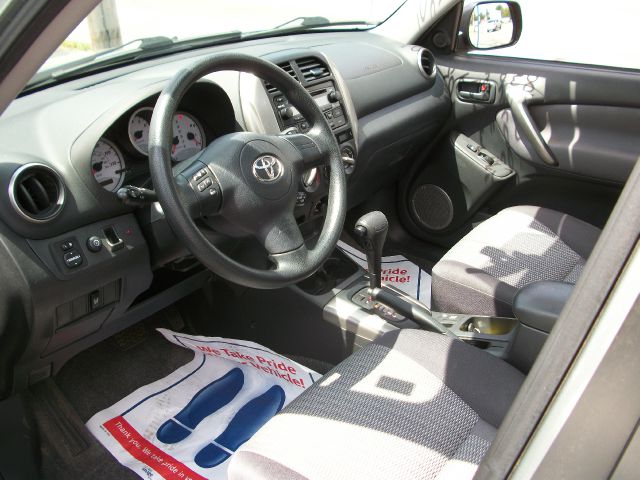 Toyota RAV4 2004 photo 2