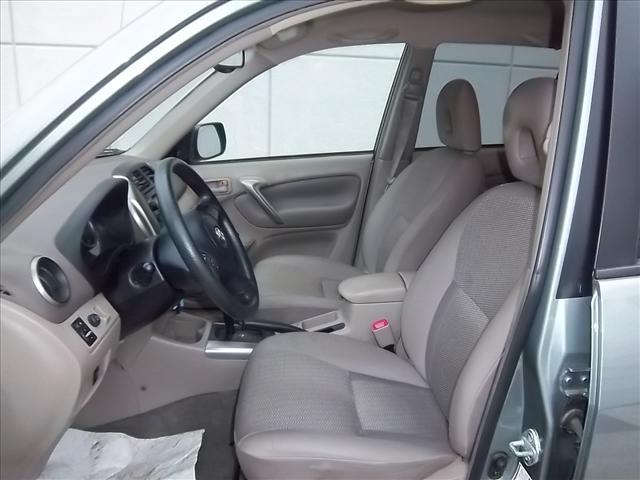 Toyota RAV4 2004 photo 3