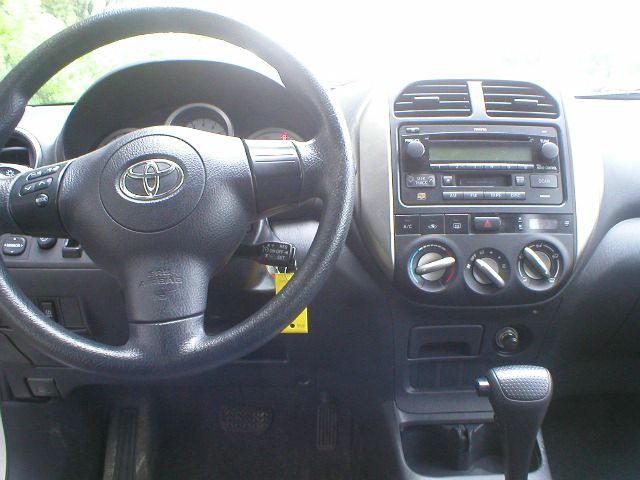 Toyota RAV4 2004 photo 2