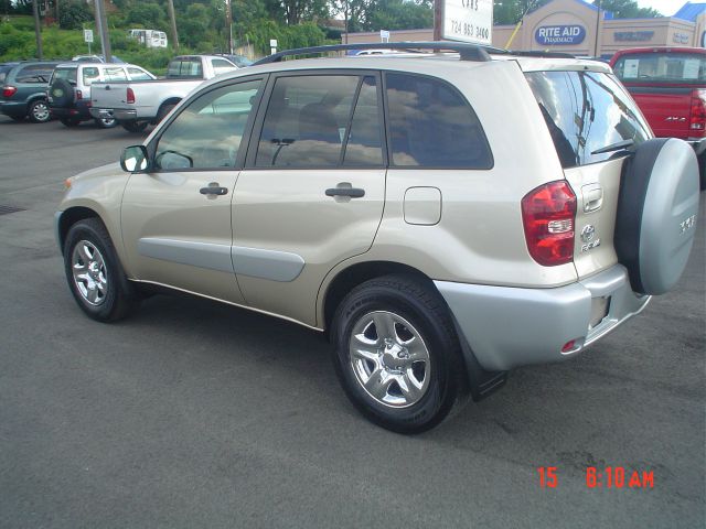 Toyota RAV4 2004 photo 2
