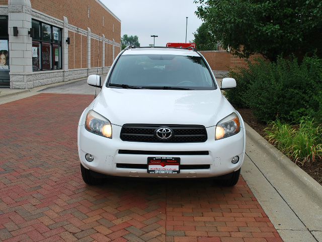 Toyota RAV4 SE V-6 SUV