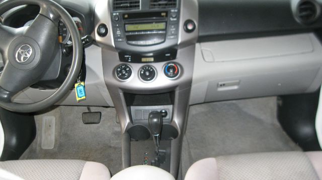 Toyota RAV4 ES LX SUV