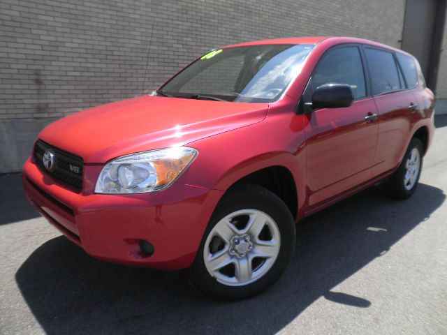 Toyota RAV4 Crew Cab 126.0 WB 2WD SLE2 SUV