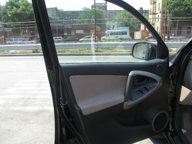 Toyota RAV4 2008 photo 22