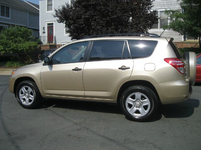 Toyota RAV4 ES LX SUV