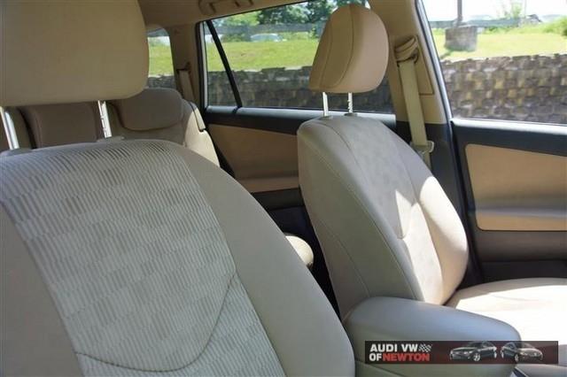 Toyota RAV4 2009 photo 14