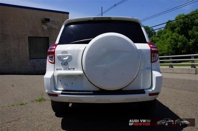 Toyota RAV4 2009 photo 21