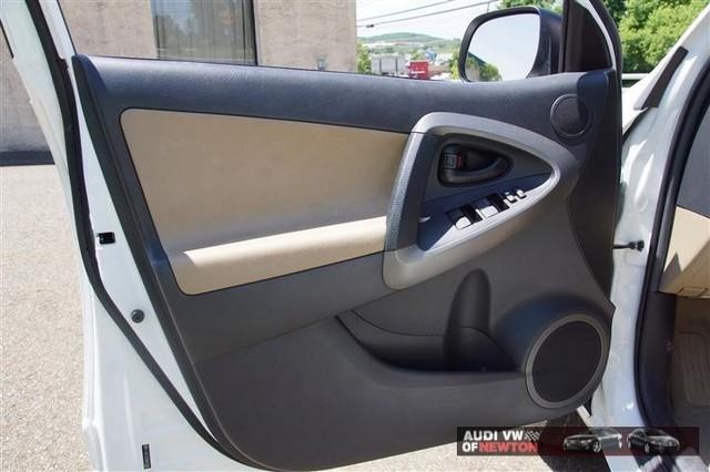 Toyota RAV4 2009 photo 28