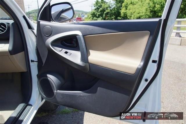 Toyota RAV4 2009 photo 48