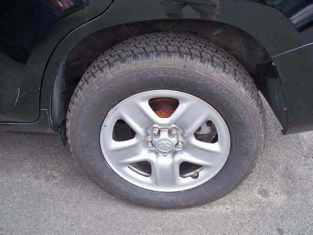 Toyota RAV4 ES LX SUV